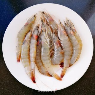 火腿腸蝦仁意面的做法步驟：2