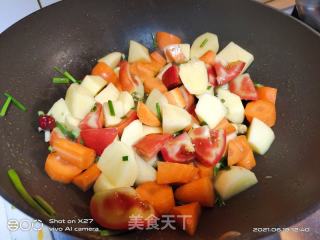 咖喱牛肉燉土豆蓋燒飯的做法步驟：5