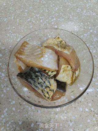 砂鍋焗魚腩的做法步驟：2