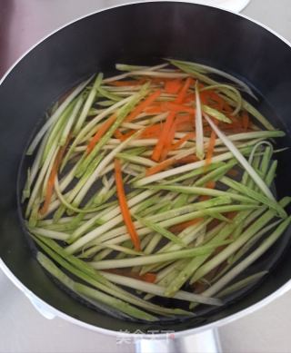 韓式辣醬拌飯的做法步驟：2