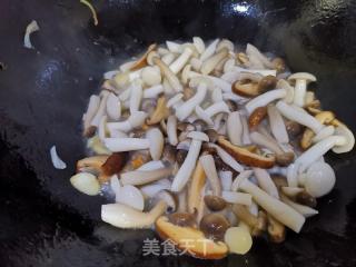 蝦仁菌湯的做法步驟：6