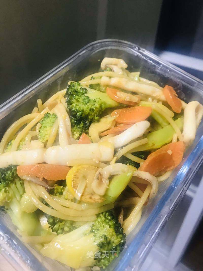 魷魚炒意面的做法