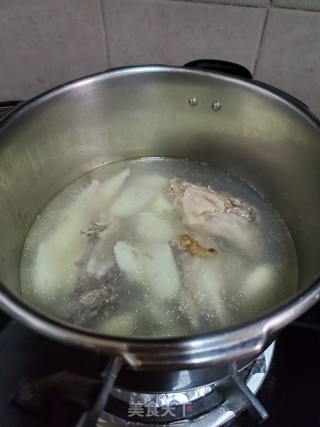 鴨骨架煲山藥的做法步驟：5