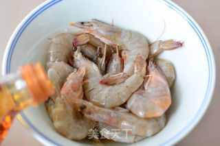油燜大蝦的做法步驟：2
