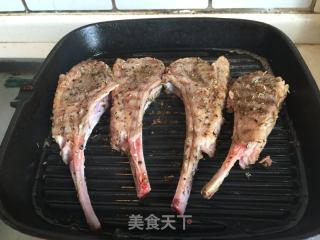 法式迷迭香烤小羊排的做法步驟：5