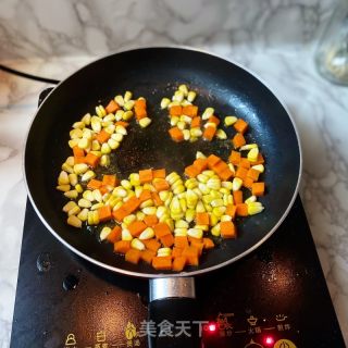 菠蘿炒飯的做法步驟：6