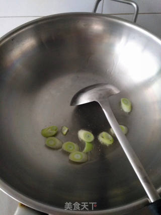 酸菜牛肉砂鍋米線的做法步驟：5