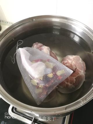 淮南牛肉湯+發面蔥油餅的做法步驟：5
