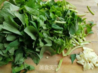蒜香腐乳紅薯葉的做法步驟：2