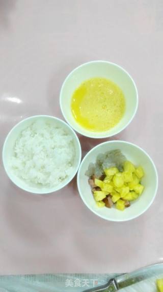 菠蘿海鮮焗飯的做法步驟：3