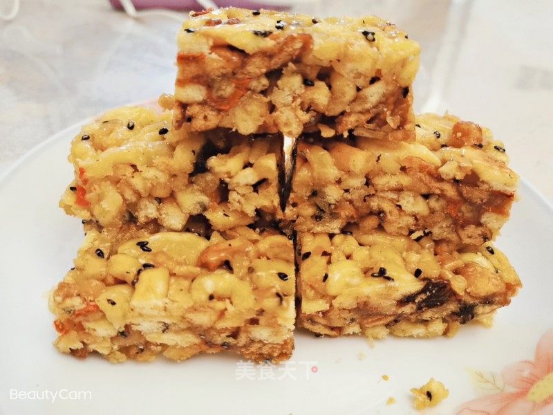 沙琪瑪?shù)淖龇? /></p>
<p style=