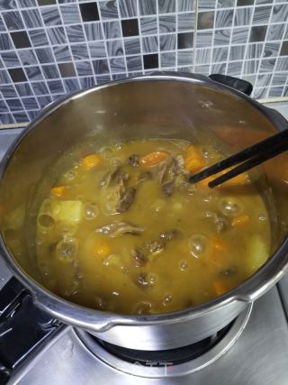 咖喱牛腩飯的做法步驟：2