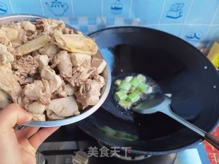小雞燉蘑菇的做法步驟：16