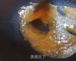 如何制作鹵菜糖色，鹵菜糖色的熬制方法的做法步驟：4