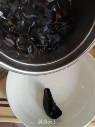 黑木耳板栗蒸咸雞的做法步驟：4