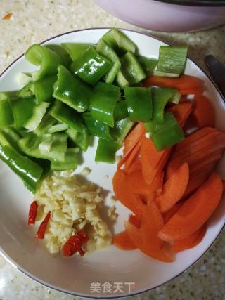 溜肉段的做法步驟：1
