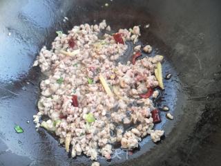肉末雪菜年糕的做法步驟：4