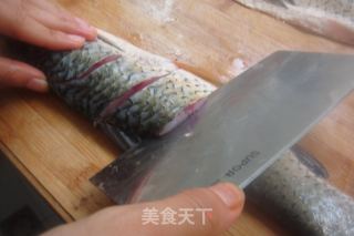 無油烹魚-家庭制【西湖醋魚】（選料、片魚、調味步步詳細）的做法步驟：12