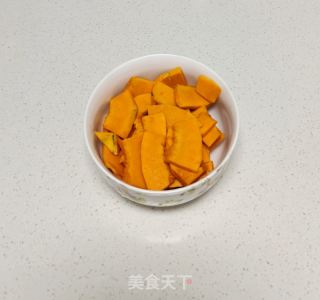 南瓜杏仁露的做法步驟：1