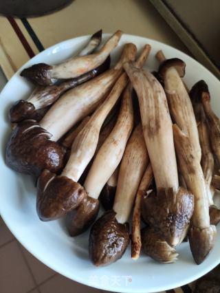 荔枝菌蒸咸雞的做法步驟：4