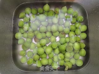 青梅泡酒的做法步驟：2