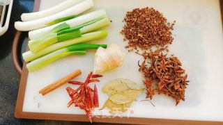 炸一鍋料油才能成就美味的做法步驟：1