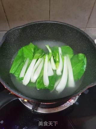 黑椒香腸煮烏冬面的做法步驟：7