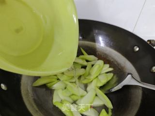 佛手瓜炒牛肉的做法步驟：7