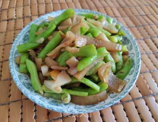 四季豆炒豬皮的做法步驟：12