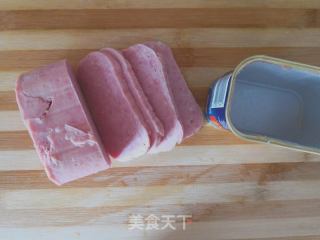 午餐肉飯團的做法步驟：2