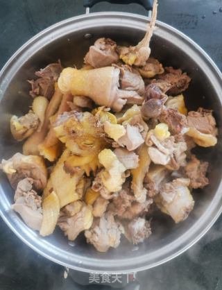 小雞燉蘑菇的做法步驟：4