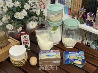 可可愛愛の小花香腸面包，造型簡單還好看！的做法步驟：1