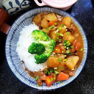 咖喱牛肉蓋澆飯的做法步驟：12