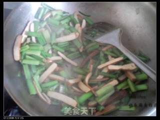 香干燒西芹的做法步驟：4