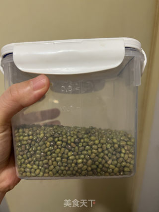 自發(fā)綠豆芽的做法步驟：1