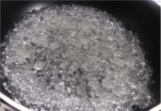 糖色怎么熬，糖色的熬制方法的做法步驟：1