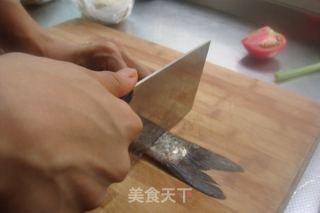 無油烹魚-家庭制【西湖醋魚】（選料、片魚、調味步步詳細）的做法步驟：5