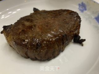 嫩烤牛排的做法步驟：7
