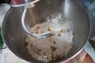 金槍魚臘腸粗糧披薩的做法步驟：5