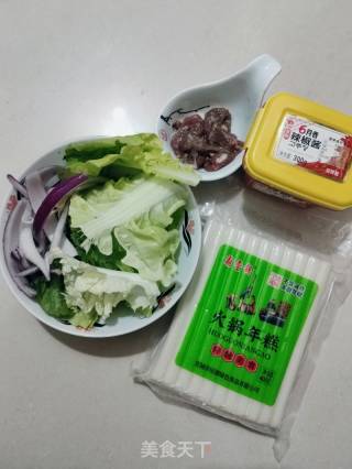 辣白菜肉絲年糕湯的做法步驟：1