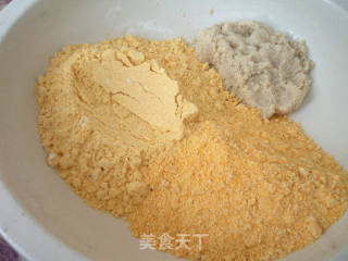 貼餅子燉小黃魚的做法步驟：3