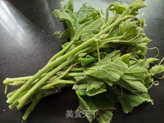 清炒南瓜藤的做法步驟：1
