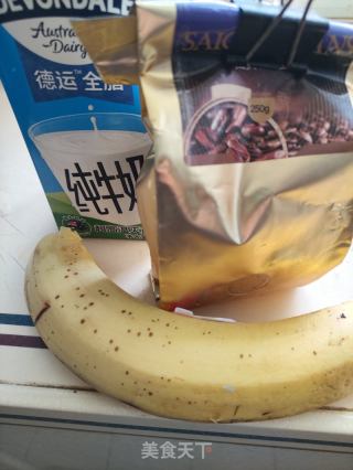 香蕉拿鐵的做法步驟：1