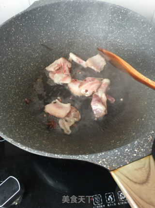 五花肉燉油豆的做法步驟：5