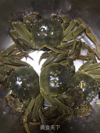 清蒸大閘蟹的做法步驟：1