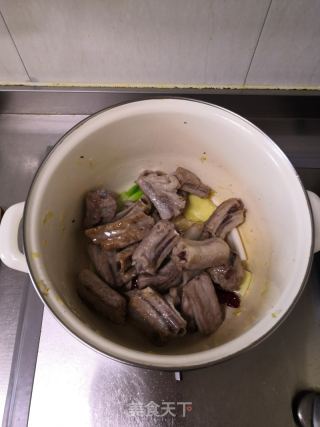酸菜粉條燉排骨的做法步驟：13