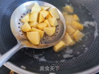 拔絲蜜紅薯的做法步驟：2