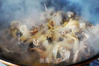 小雞燉蘑菇的做法步驟：8