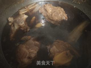 醬大骨頭的做法步驟：4