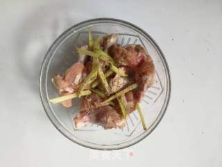無油咖喱烤雞腿的做法步驟：2